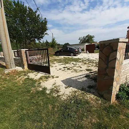 With Parking Space Brgod, - 25223 Appartement Raša