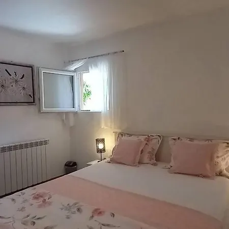 With Parking Space Brgod, - 25223 Appartement *